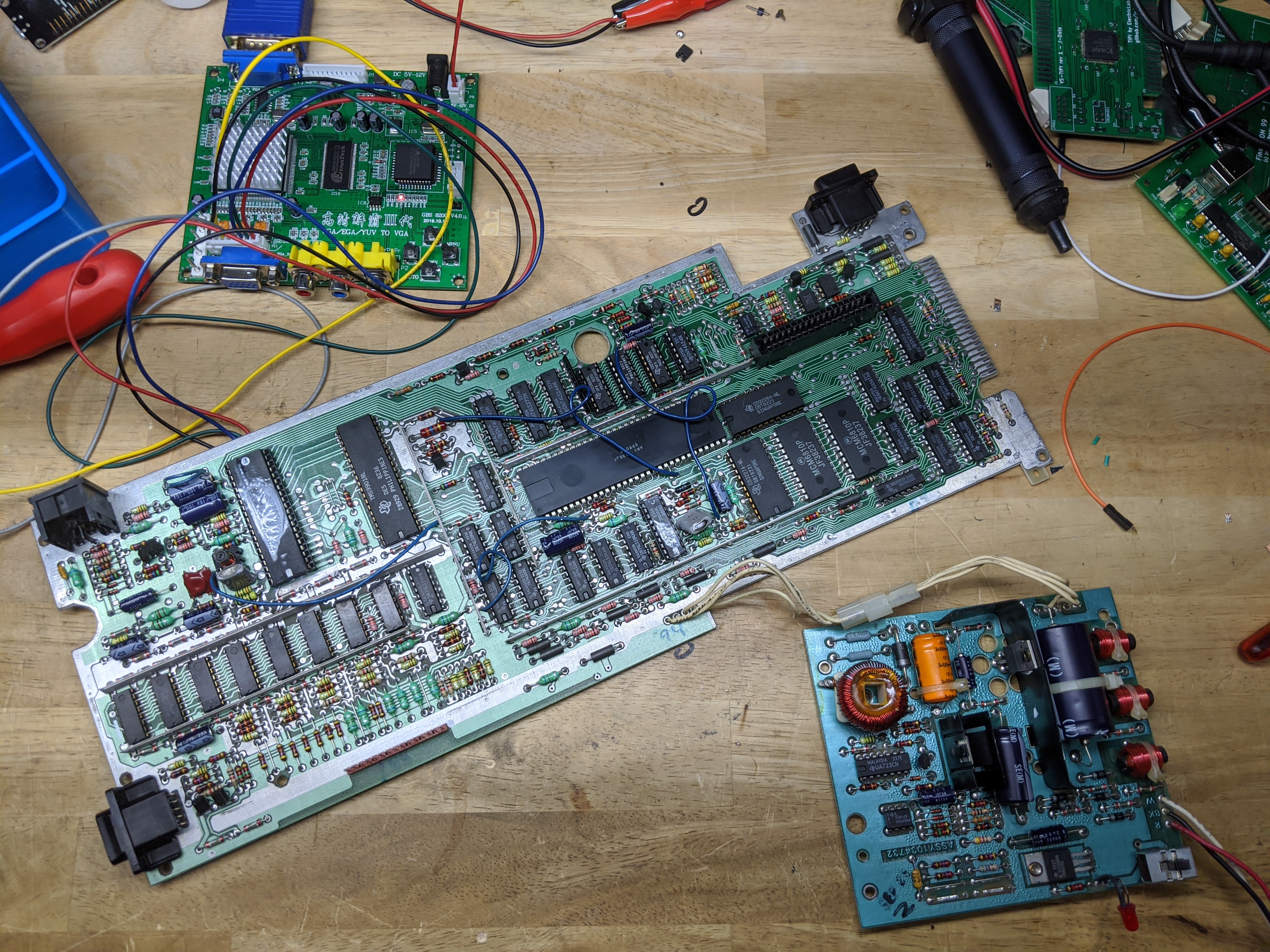 TI-99/4A board and GNS-8200 upscaler